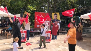 Manisa�da 19 May�s co�kusu: BTP'ye vatanda�lardan yo�un ilgi