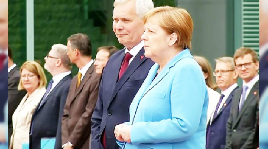 Merkel'i yine titreme aldı