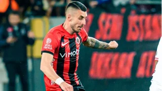Metehan Mimaro�lu resmen Bordo-Mavili