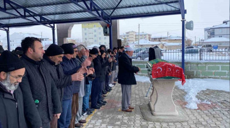 Minarenin altında kalarak can verdi