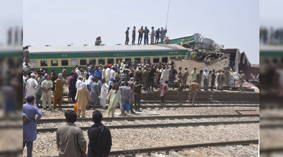 Pakistan'da tren kazasÄ±: En az 11 Ã¶lÃ¼ ile ilgili gÃ¶rsel sonucu