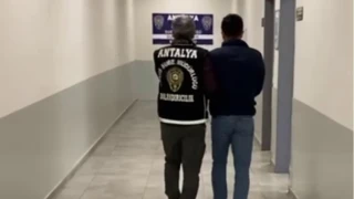 Patronunu 8.5 milyon TL doland�ran �al��an tutukland�