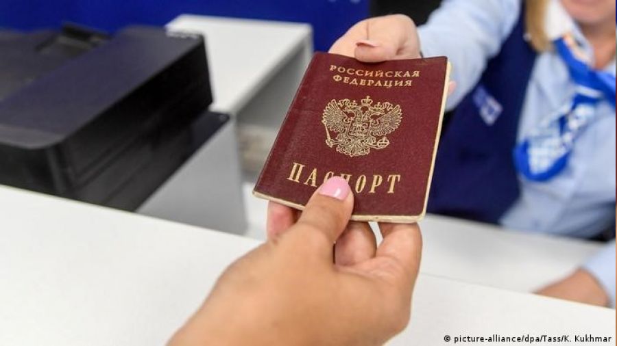 Rusya Ukrayna'da Rus pasaportu dağıtmaya başladı