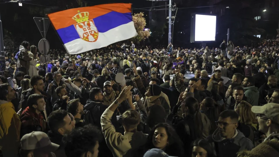 S�rbistan'da iktidar� gen�ler de�i�tirdi
