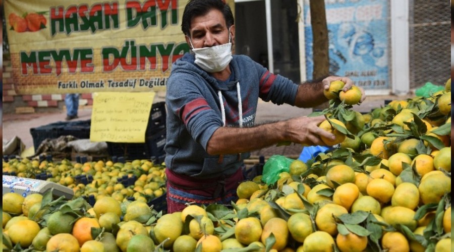 Siverekli pazarcılar gelirini depremzedelere bağışladı