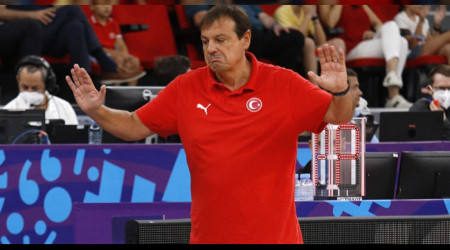 Soyunma odasında millilere saldırı