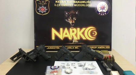 Şüphe üzerinde durdurulan şahısların üzerinden mini cephanelik çıktı