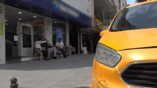 Taksici sat�rla katledilmekten anl�k hamleyle kurtuldu