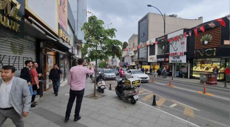 Tekirdağ'da bir sokakta arı istilası
