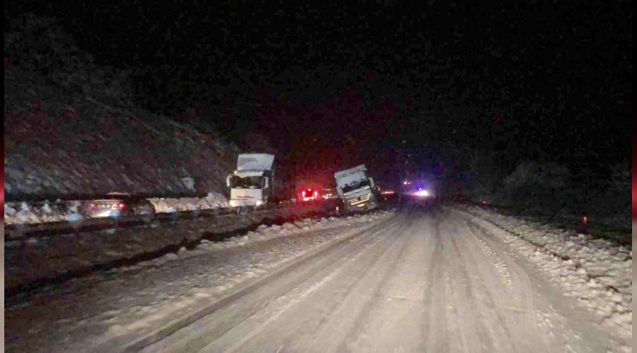 Tokat'ta yol ula��ma kapat�ld�