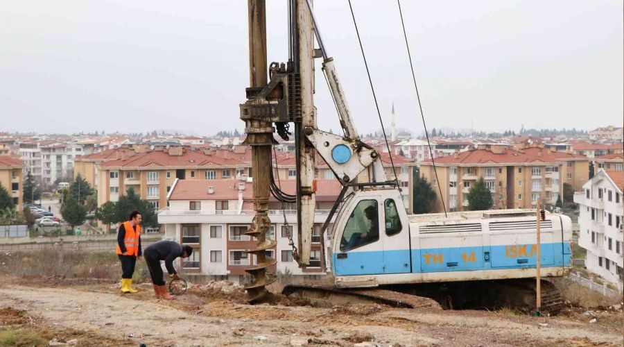 Toprak kaymas� olan yolda �al��malar ba�lad�