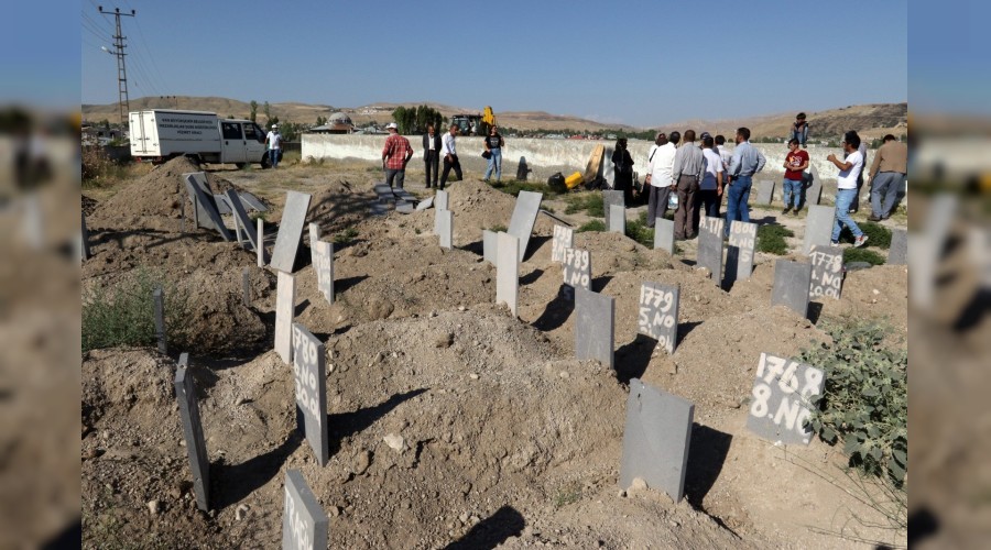Trafik kazasında ölen göçmenler toprağa verildi