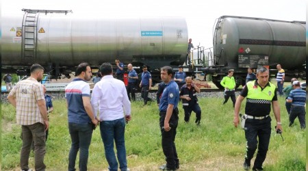 Trenin çarptığı kadın hayatını kaybetti