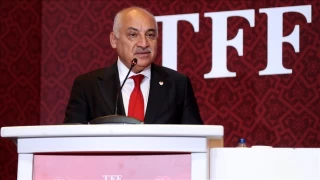 Tüm liglerdeki maçlar süresiz ertelendi