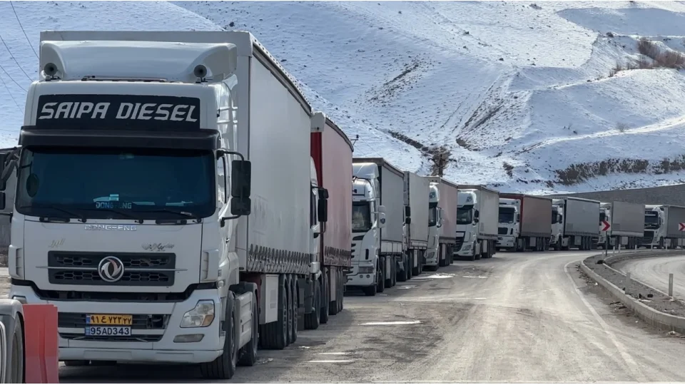 T�rkiye-�ran s�n�r kap�s�nda 2 kilometrelik t�r kuyru�u olu�tu