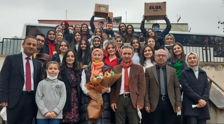 Üniversite öğrencileri ilkokula kütüphane kurdu