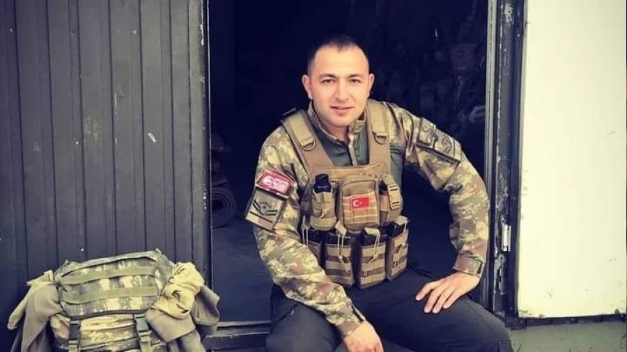 Uzman �avu� otomobilde silahla vurulmu� halde bulundu