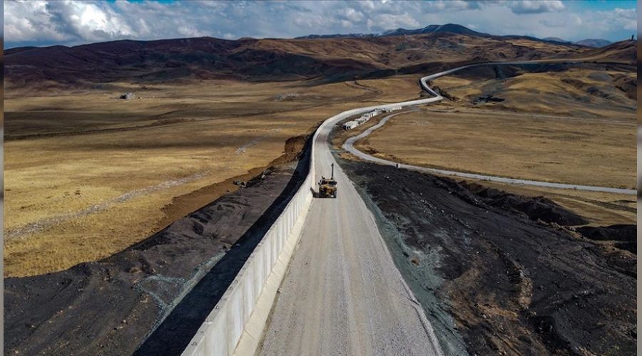 Van-İran sınırında duvar inşası devam ediyor
