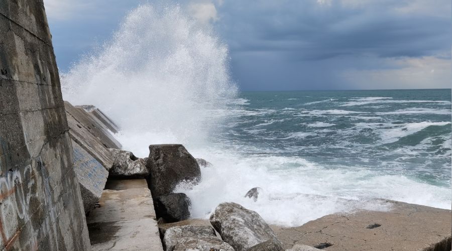 Yamur sonras Karadeniz'de dalga olutu