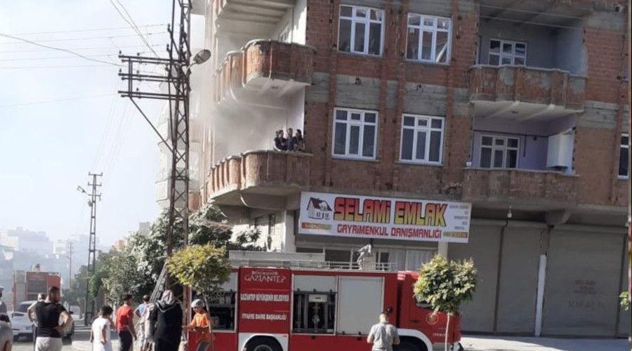 Yang�nda mahsur kalanlara mahalleliden kurtarma operasyonu