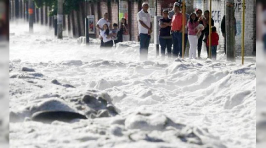 Yaz ortas�nda her yer buz oldu