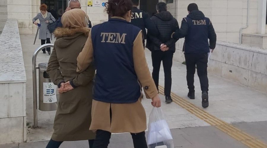 Yurt dışına kaçmaya hazırlanan FETÖ üyesi çift yakalandı