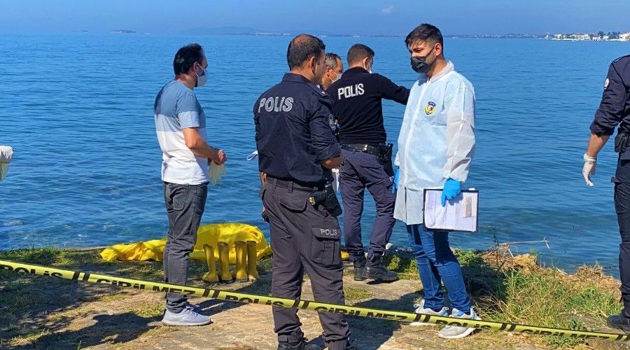 10 g�nd�r denizde olan ceset Dar�ca'da k�y�ya vurdu