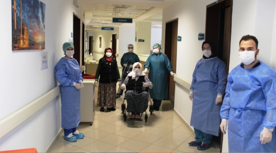 110 yaşında koronavirüsü yendi