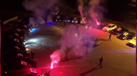 30 aracı yan yana dizip evlilik teklifi yaptı