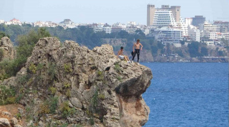 30 metreden denize ölümüne atlayış