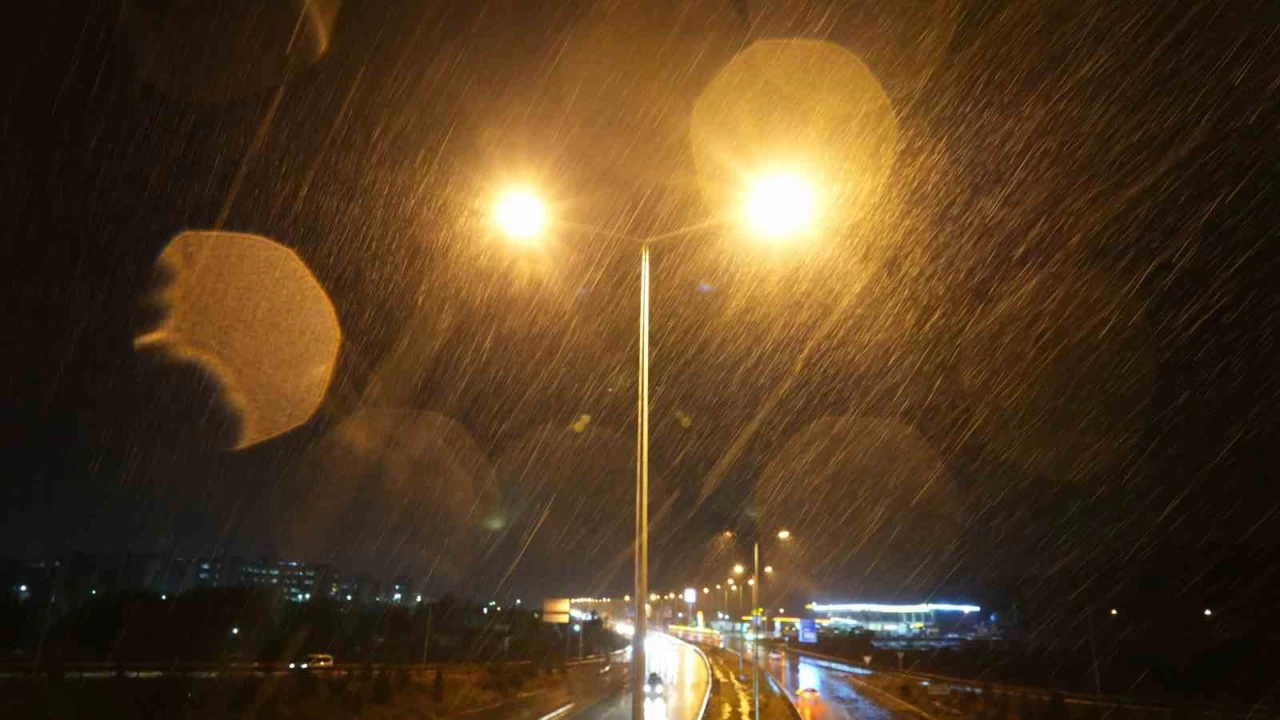 43 ilin geçiş güzergahı Kırıkkale'de sağanak etkili oldu