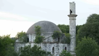 5 buçuk asırlık cami yok olma tehlikesi yaşıyor