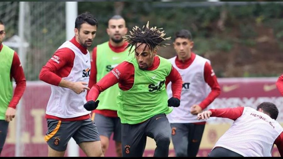 6 futbolcu daha sonra kampa kat�lacak