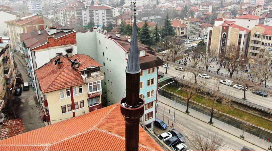 700 y�ll�k 'Oklu Camiinin' okunu s�kt�ler