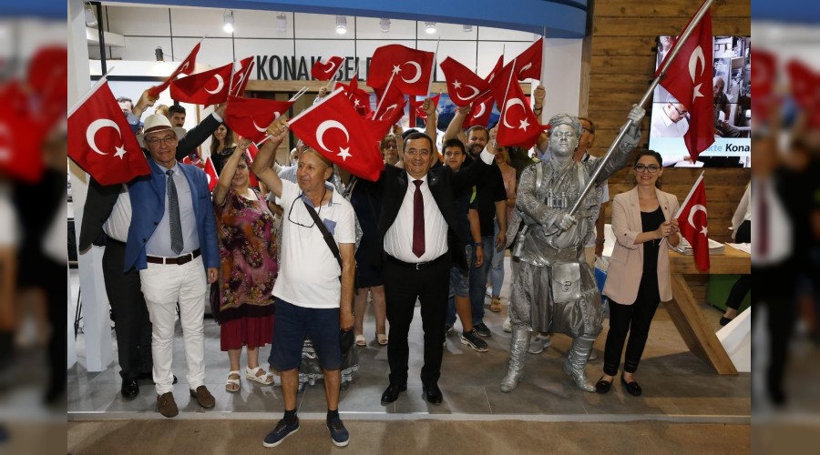 9 Eyl�l co�kusu �zmir fuar�nda zirvedeydi