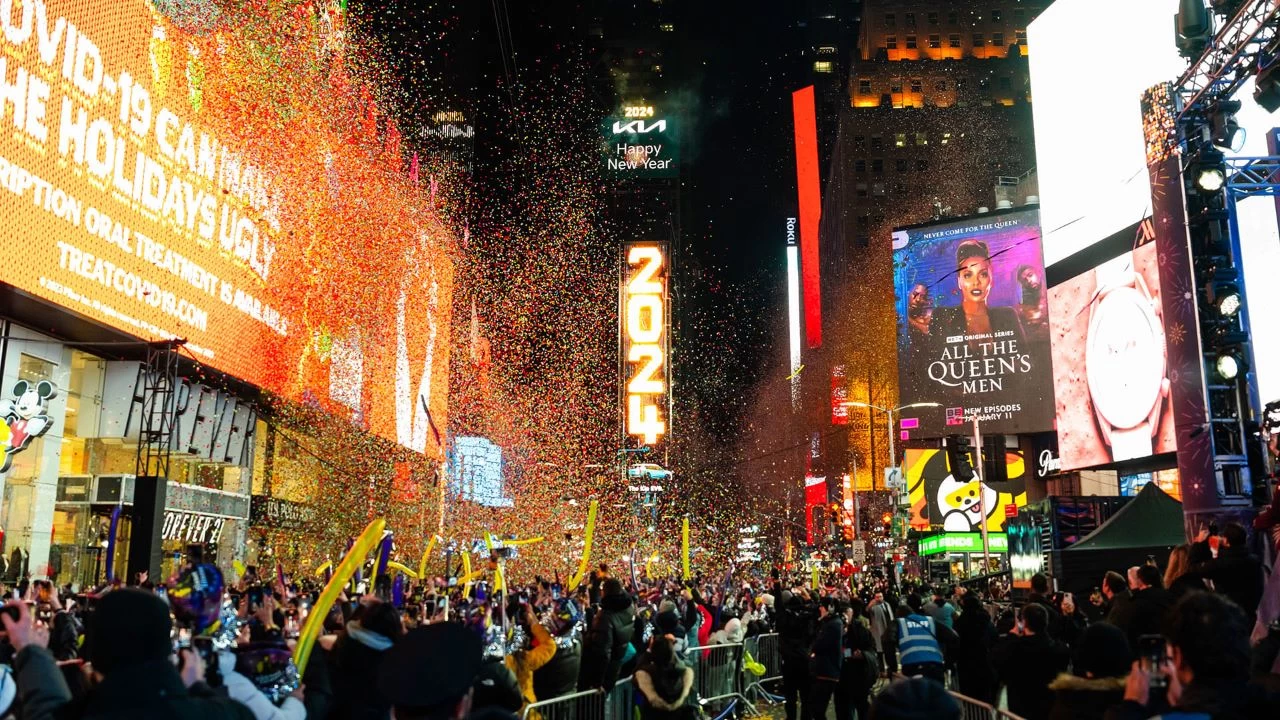ABD'de y�z binlerce ki�i yeni y�la New York Times Meydan�'nda girdi