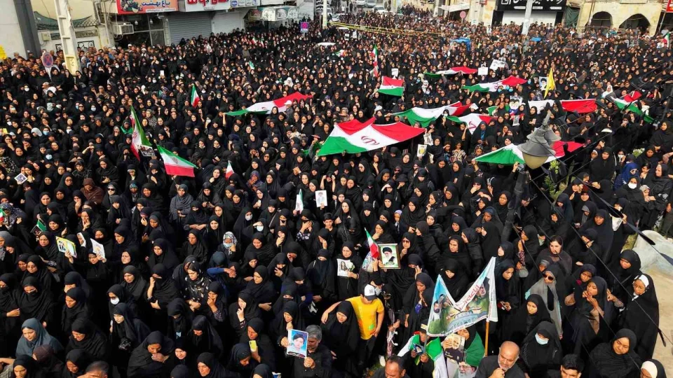 ABD'nin katletti�i bebekler, �ran halk�n� kenetledi