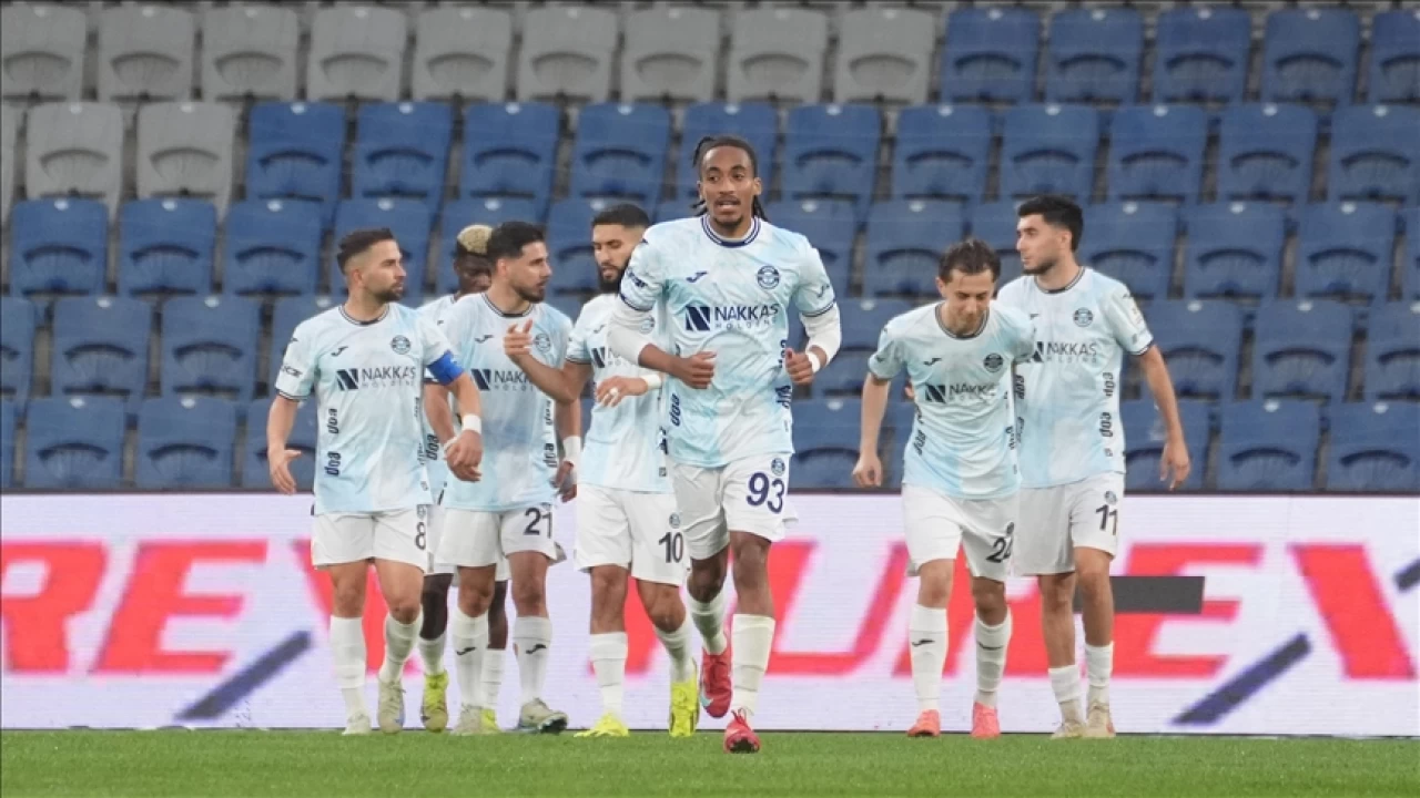Adana Demirspor ligde 3. galibiyetini Baakehir deplasmannda ald