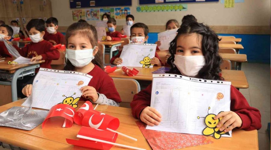 Adana'da 460 bin ��renci karne heyecan� ya�ad�