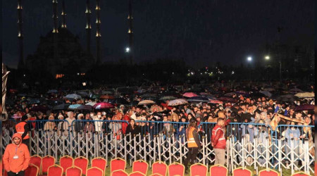 Adanalıları yağmur bile durduramadı