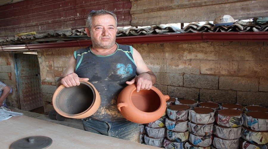 Alaşehirli çömlek ustası mesleğin son bulmasından endişeli