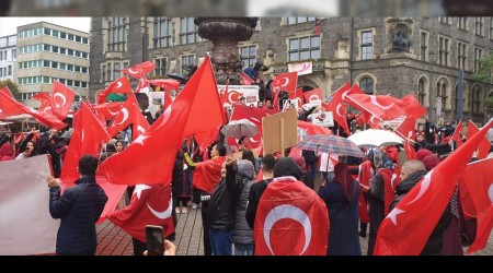 Almanya'daki  Trkler "Vatanna Bayrana Sahip kt" 