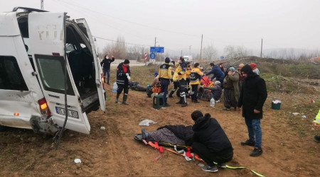 Amasya'da tarım işçilerini taşıyan minibüs devrildi: 17 yaralı