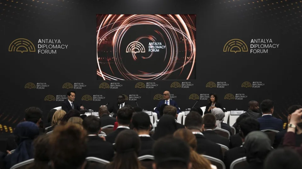 Antalya Diplomasi Forumu ba�lad�