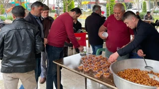 Antalya Finike�de Prof. Dr. Haydar Ba� i�in lokma ikram� 