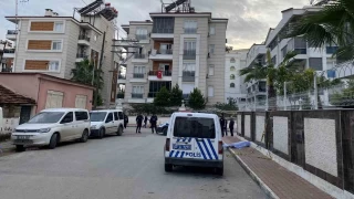 Antalya'da kaldırım üzerinde erkek cesedi bulundu