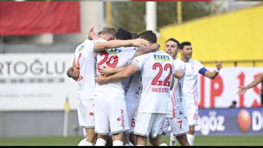 Antalyaspor �stanbul'dan mutlu d�nd� 