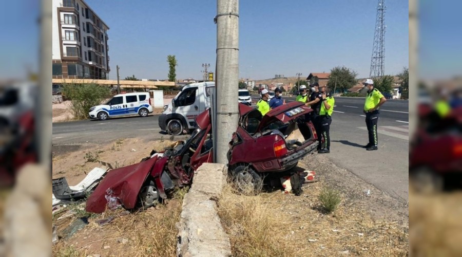 Araç hurdaya döndü, sürücü hayatını kaybetti