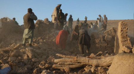 Ardı ardına 8 deprem:  200'den fazla ölü, binden fazla yaralı