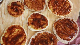 As�rl�k 'k�l�e tatl�s�' gelene�i bayramda ya�at�l�yor